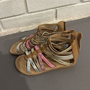 Tucker + Tate Girls Gladiator Sandals Faux Leather Rainbow Metallic Strappy 11‎
